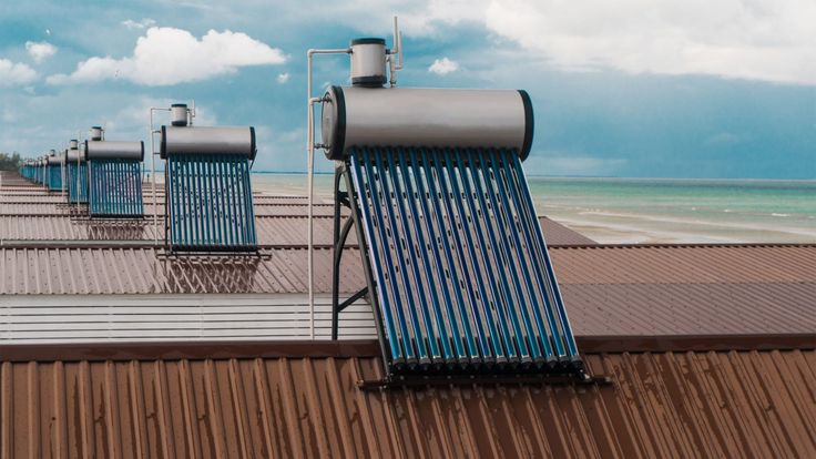 آبگرمکن خورشیدی: راهی سبز و بهصرفه برای تأمین آب گرم خانگی