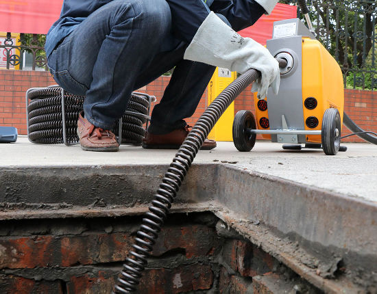 لوله بازکن: راهکاری موثر برای رفع مشکلات لوله‌های فاضلاب