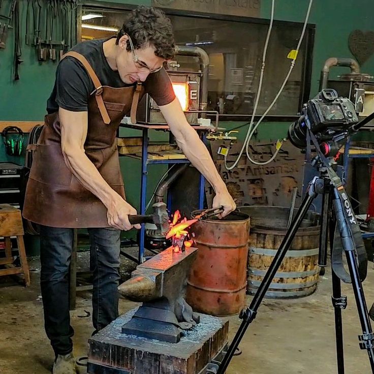 آهنگری با پرس: تکنیکی دقیق برای تولید قطعات فلزی