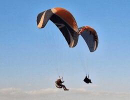 امیرخانی، داری گواهینامه معتبر پروازی نبود